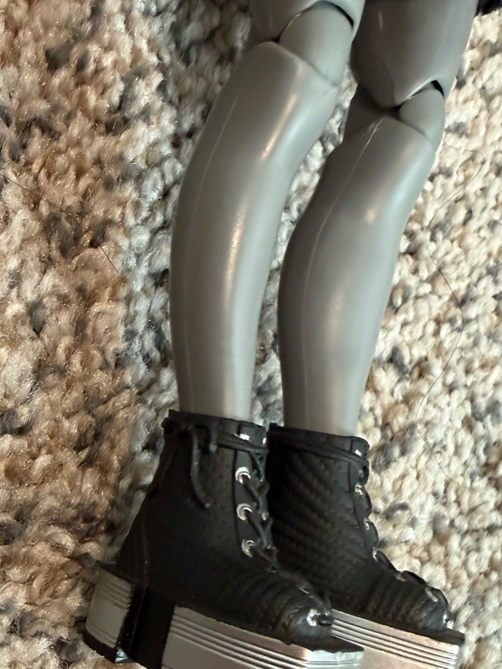 Rainbow High Special Edition Madison Twins Shadow Luna Gray Fashion Doll - Picture 2 of 12